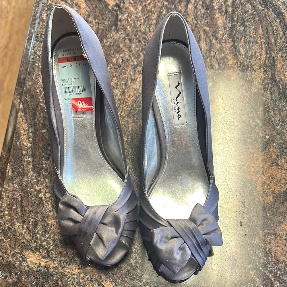 Nina Women's Gray Satin Bow Pumps